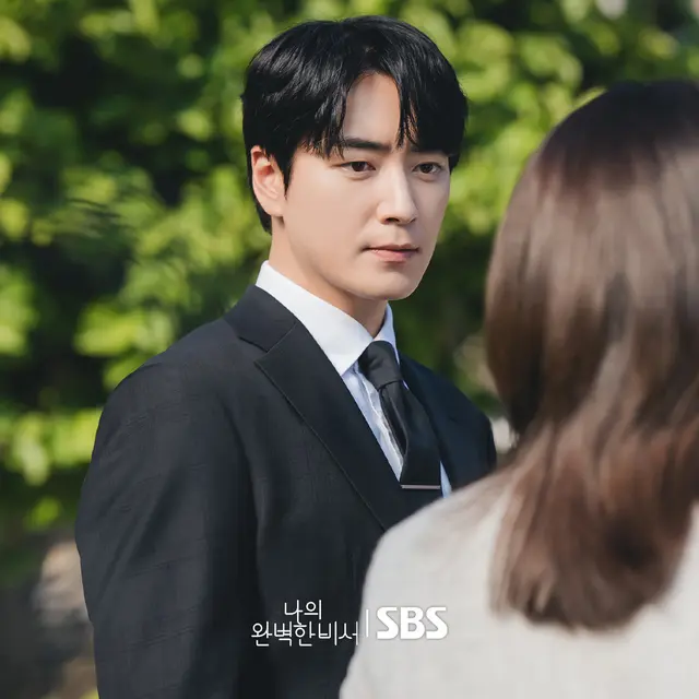 Lee Jun Hyuk dalam drakor Love Scout. (SBS via Soompi)