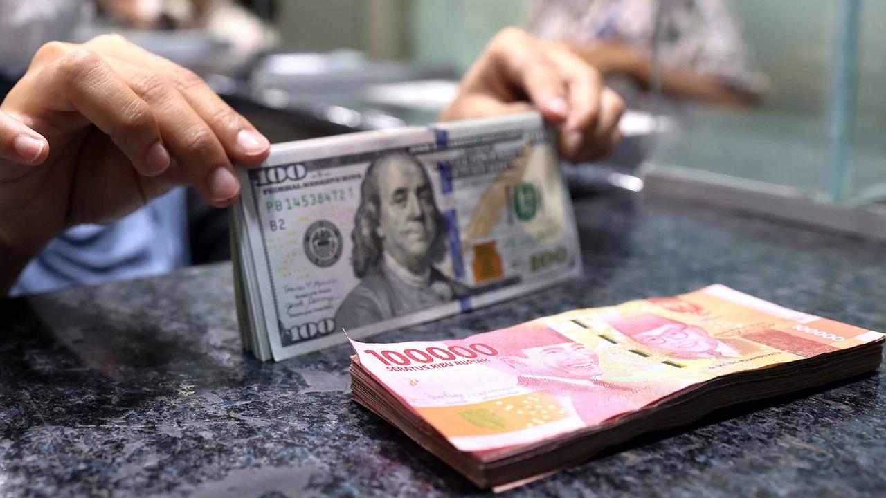 Pergerakan Rupiah Sepekan Terakhir, Merangkak Naik Mulai Rp17.388 Kini Sentuh Rp17.600 di Akhir Pekan