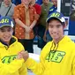 Dua pebalap muda Indonesia, Galang Hendra Pratama dan Imanuel Putra Pratna, siap mencuri ilmu dari pebalap MotoGP, Valentino Rossi. (Bola.com/Wijayanto)