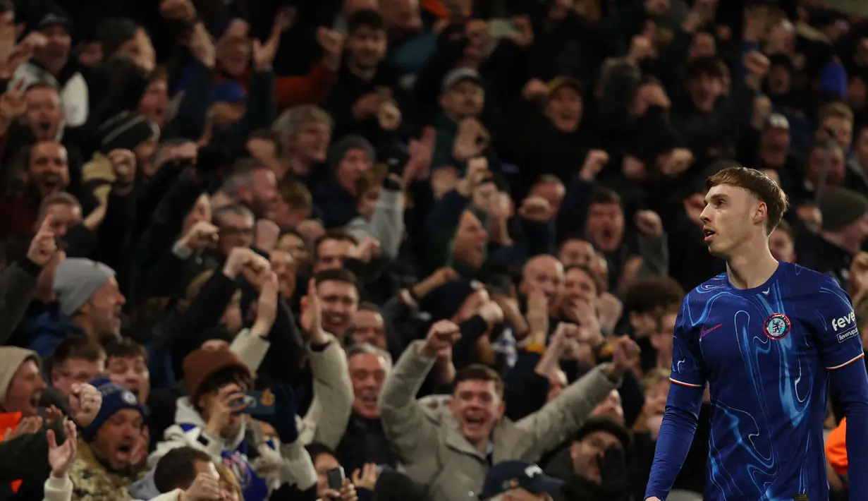 Kemenangan ini mendongkrak Chelsea naik ke peringkat empat besar klasemen Liga Inggris 2024/2025 menggeser posisi Manchester City dengan 43 poin dari 24 pertandingan. (Adrian Dennis/AFP)