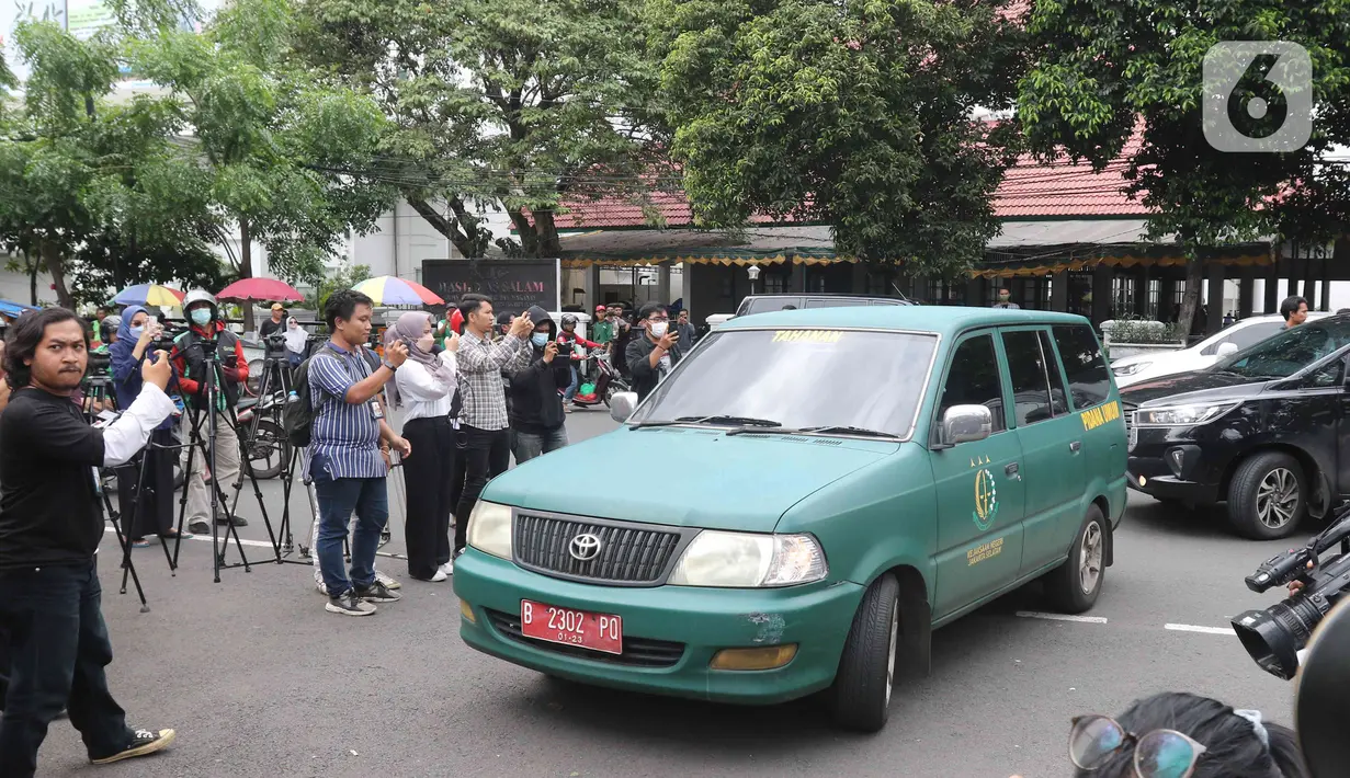 Suasana Lembaga Pemasyarakatan (Lapas) Kelas II A Salemba jelang pemindahan terpidana kasus pembunuhan berencana terhadap Nofriyansyah Yosua Hutabarat, Bharada Richard Eliezer Pudihang Lumiu, Jakarta, Senin (27/2/2023). Richard Eliezer resmi dipindahkan dari Rutan Bareskrim Mabes Polri menuju Lembaga Pemasyarakatan (Lapas) Salemba Jakarta Pusat, Senin siang. (Liputan6.com/Herman Zakharia)