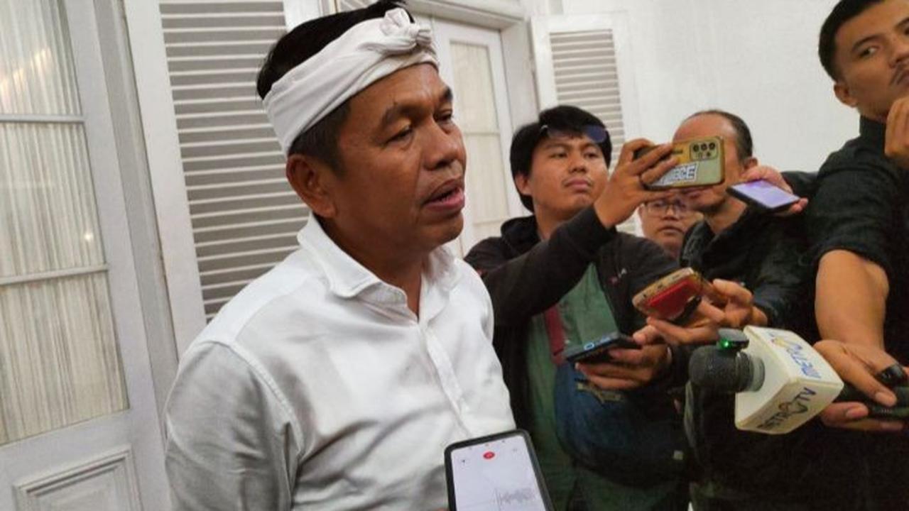 VIDEO: Depan DPR, Demul Pamer Penghasilan Konten Youtube "Bantu Belanja Iklan Jabar"