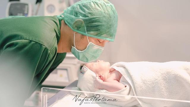 Selamat, Syamsir Alam dan Bunga Jelitha Dikaruniai Anak Kedua. (Foto: Instagram @syamsir11alam, @nafaspertama)