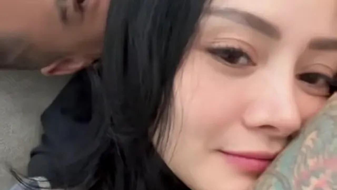 7 Potret Mawar AFI dan Kevin Wazeng Didoakan Berjodoh, Pacar Dikenal Tajir