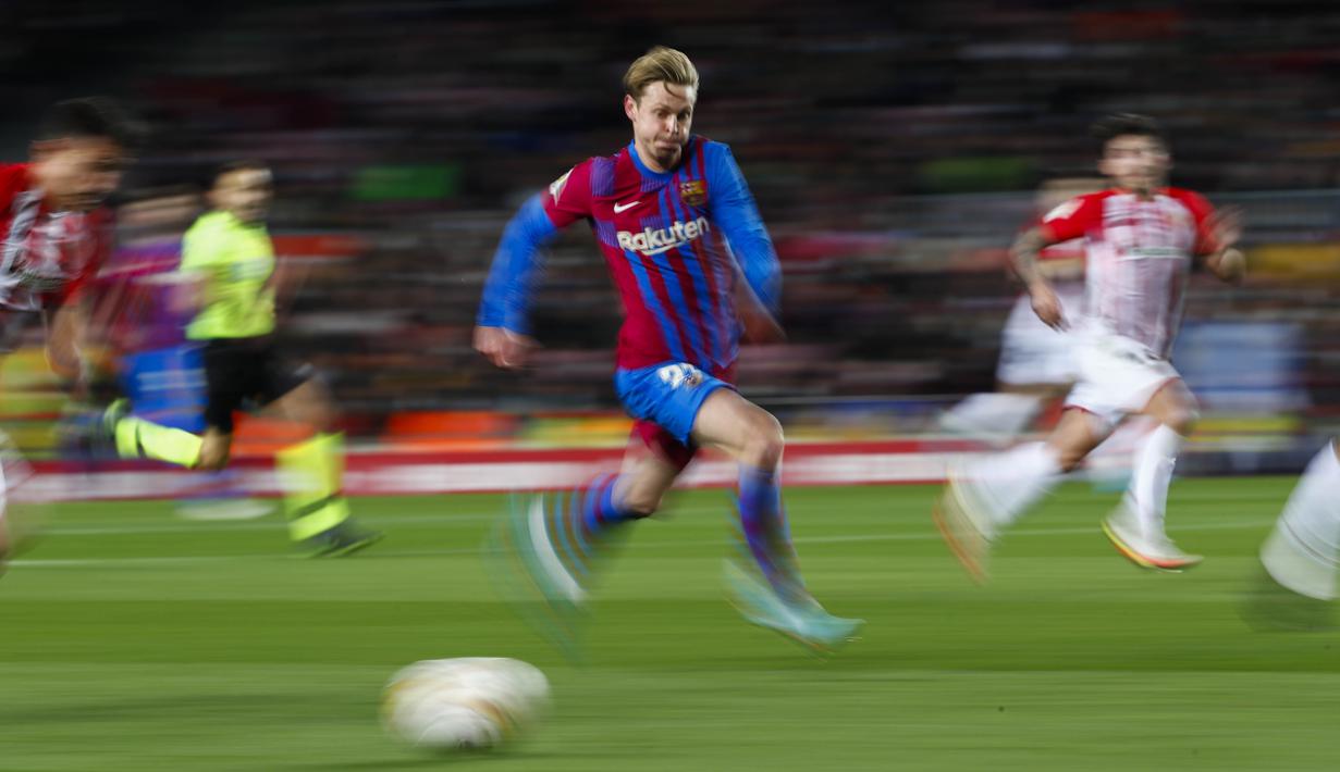 Pasukan  Xavi Hernandez itu menang dengan skor telak empat gol tanpa balas. (AP/Joan Monfort)