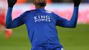 Pemain Leicester City, Kelechi Iheanacho merayakan golnya ke gawang Fleetwood Town pada babak ketiga Piala FA di King Power Stadium, Leicester, (16/1/2018). Leicester City menang 2-0. (AFP/Paul Ellis)