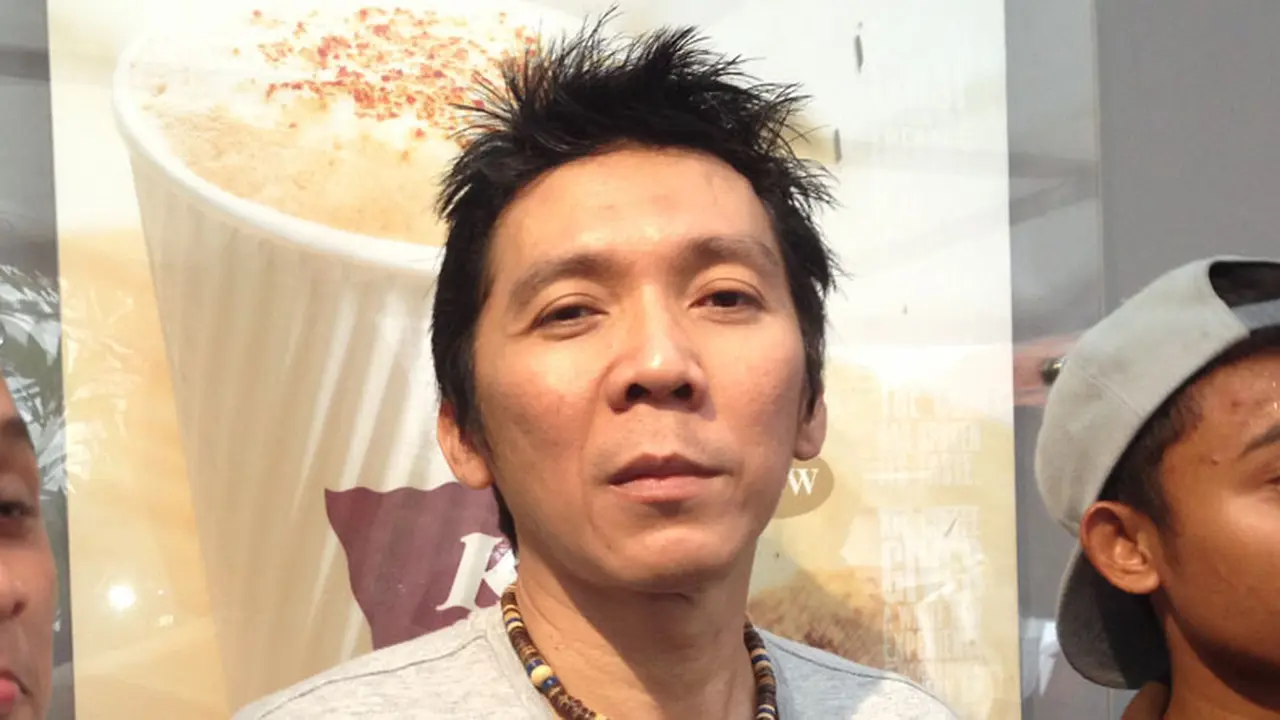 Bimbim Slank Kerepotan Bantu Kerjakan PR Anak