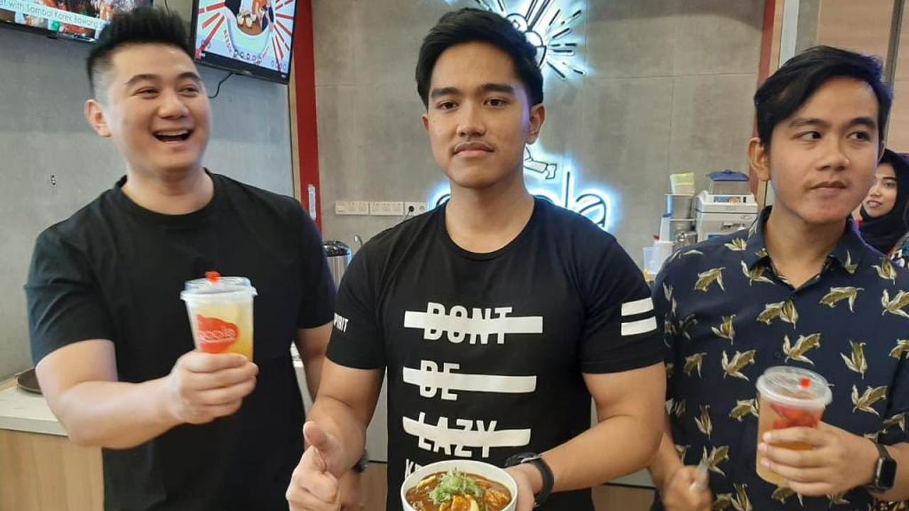 Chef Arnold bersama Kaesang Pangarep dan Gibran Rakabuming