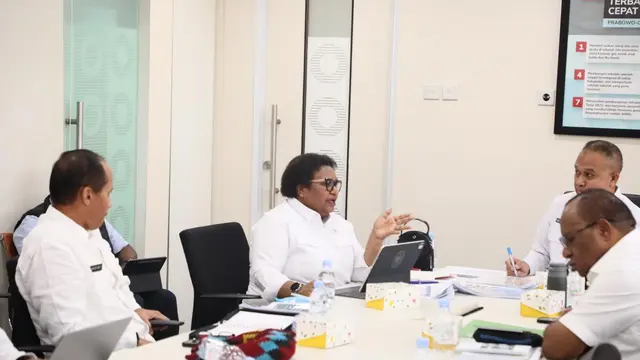 Wakil Menteri Dalam Negeri (Wamendagri) Ribka Haluk saat menghadiri acara Rapat Pleno Komite Eksekutif Percepatan Pembangunan (KEPP) Otsus Papua di Kantor KEPP, Gedung Kwarnas Pramuka, Jakarta, Rabu (1/7/2026). (Dok. Istimewa)