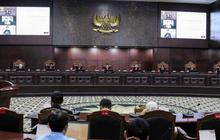 VIDEO: Hakim MK Suhartoyo Sentil Ketua KPU "Pak Hasyim Tidur Ya?"