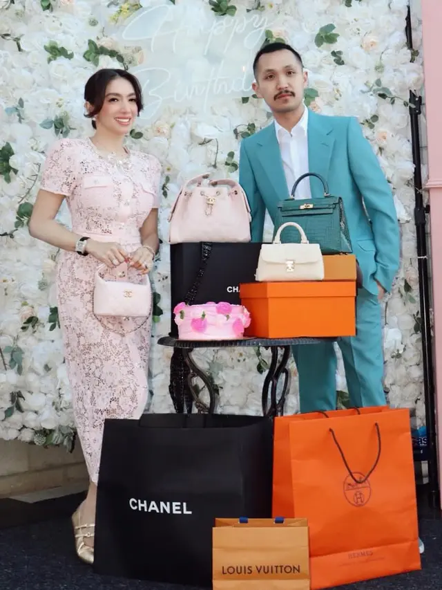 Angel Karamoy Rayakan Ulang Tahun ke-39 di Los Angeles dapat kado serba branded. [@realangelkaramoy]