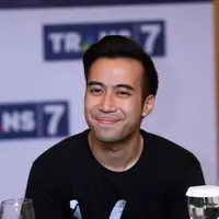 Vidi merupakan salah satu diantara nama penyanyi muda yang ikut ambil bagian untuk mengaransemen ulang lagu-lagu lawas selain Fatin Shidqia, Gita Gutawa, The Overtunes, CJR, Yuka Tamada, Maruli Tampubolon, dan Jebe Petty. (Nurwahyunan/Bintang.com)