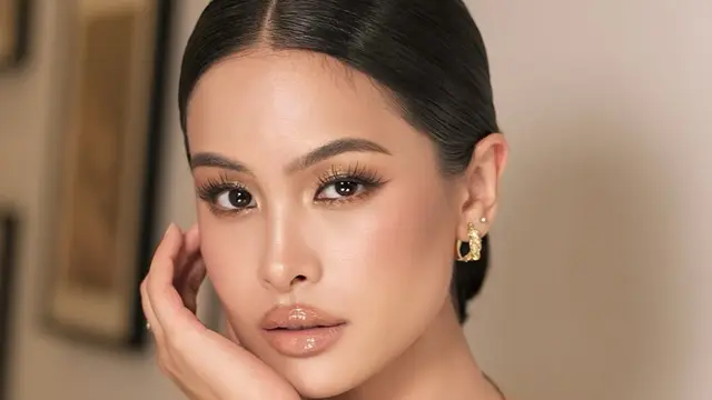 Pesona Maudy Ayunda dengan Gold Glam Makeup Look di FFI 2025, Elegan dan Timeless
