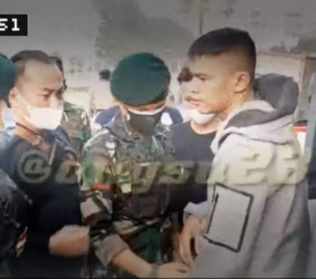 Praka Izroi lantas meminta maaf. Dia lantas menjelaskan alasan meminta diperbolehkan melewati penyekatan.<br><br>"Iya bang ampun saya salah bang. Saya mau apel takut kena hukum," katanya memohon.<br>