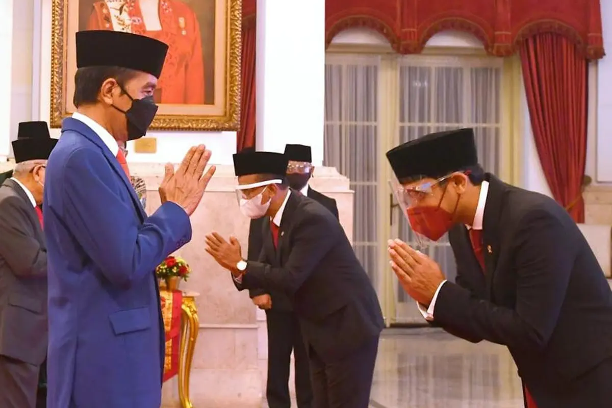 Jokowi melantik Nadiem Makarim dan Bahli Lahadalia