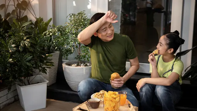 7 Tips agar Anak Usia Dewasa Tetap Merasa Ditemani dan Dipedulikan Orang Tuanya