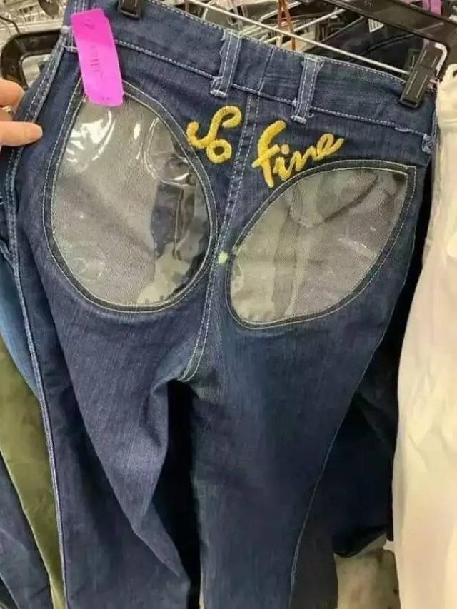 7 Potret Celana Jeans Nyeleneh dengan Model Tak Biasa Ini Bikin Geleng Kepala