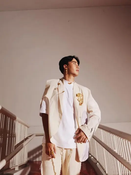 Tak sedikit dari mereka menyebut pelantun Status Palsu itu seperti Oppa Korea [instagram/vidialdiano]