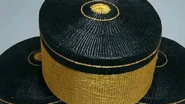Makna Tersembunyi di Balik Helaian Benang Emas Songkok Bone