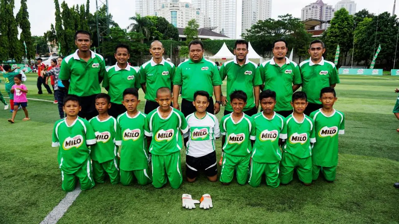 Eks Timnas Indonesia Latih 300 Siswa SD