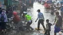 Banjir menyebabkan kemacetan panjang lalu lintas dari Kota Depok menuju Sawangan. (merdeka.com/Arie Basuki)