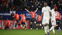 Momen Osasuna menjebol gawang Real Madrid dalam laga jornada 25 La Liga Spanyol di El Sadar, Minggu (22/2/2026) dini hari WIB. (ANDER GILLENEA / AFP)