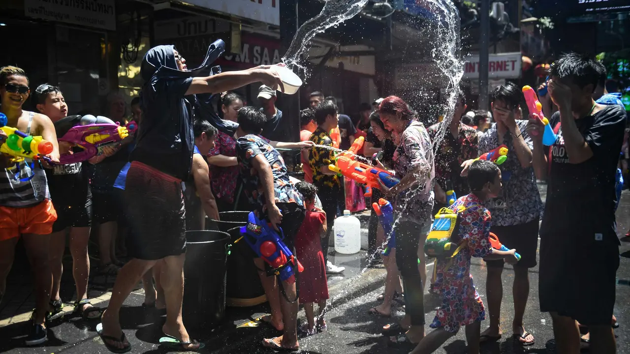 Perang Air di Festival Songkran