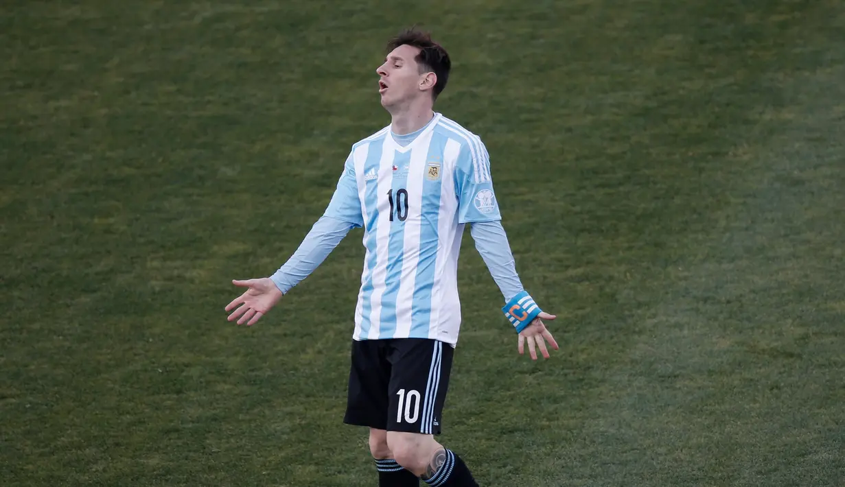 Ekspresi Lionel Messi saat Final Copa America 2015. (AP Photo/Silvia Izquierdo)