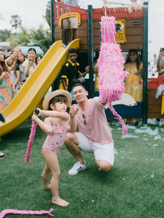 Bahkan ia sudah terlihat fashionable di usia yang masih sangat belia [@frandaaa87]