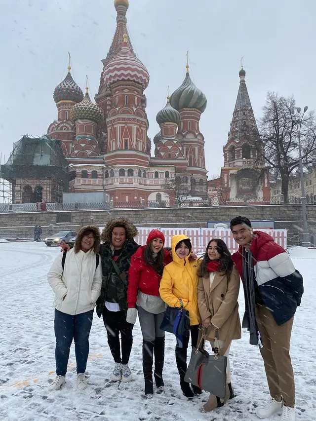 7 Momen Liburan Ayu Ting Ting Ke Rusia, Nikmati Hujan Salju Pertama di Moscow