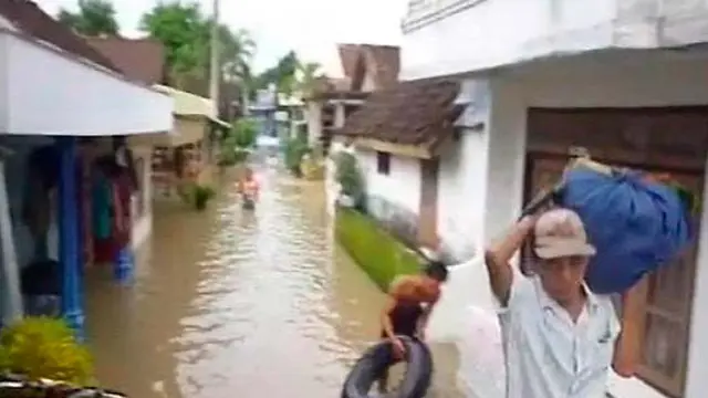Bengawan Solo Meluap, Warga Mengungsi