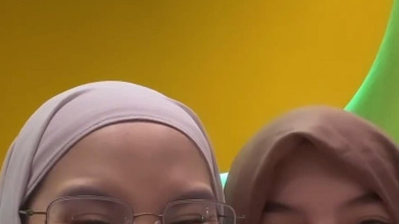 Keseruan Sienna dan Ibu Sambug