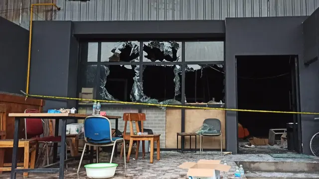 Kebakaran bar dan arena biliar di Jalan Tukad Pakerisan, Kelurahan Panjer, Denpasar Selatan.