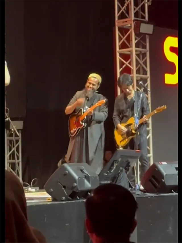 Sakti manggung bersama Sheila On 7