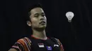 Tunggal putra Indonesia, Anthony Ginting, berusaha mengembalikan kok saat latihan di Pelatnas PBSI Cipayung, Jakarta, Selasa (9/7). Latihan ini persiapan jelang Indonesia Open 2019. (Bola.com/Vitalis Yogi Trisna)