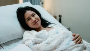 Shenina Cinnamon Tampil Bare Face Saat Melahirkan, Pancarkan Aura Keibuan Usai Berjuang