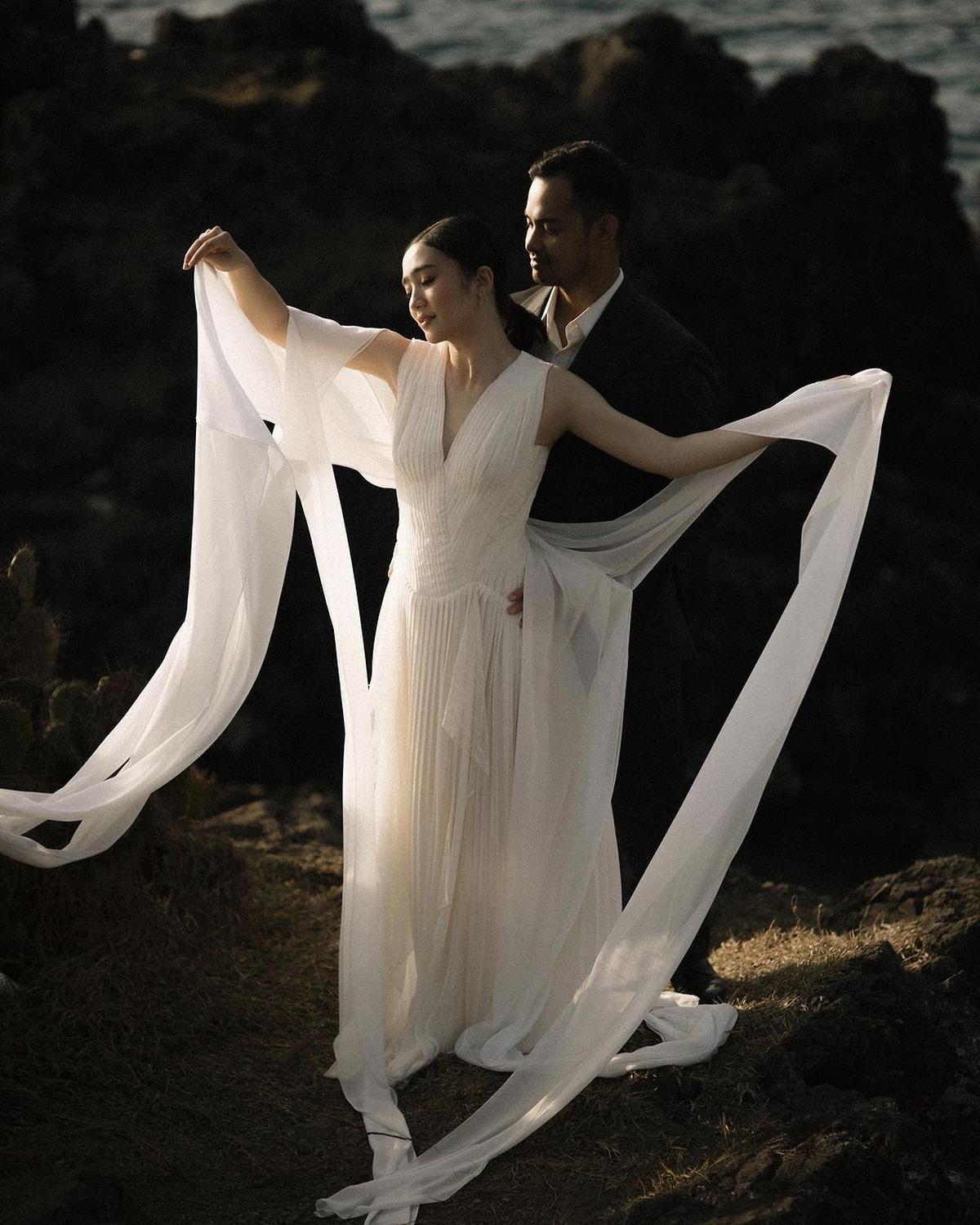 Akhirnya Rilis, 7 Gaya Febby Rastanty Tampil Memukau di Foto Prewed - Auranya Mahal Banget