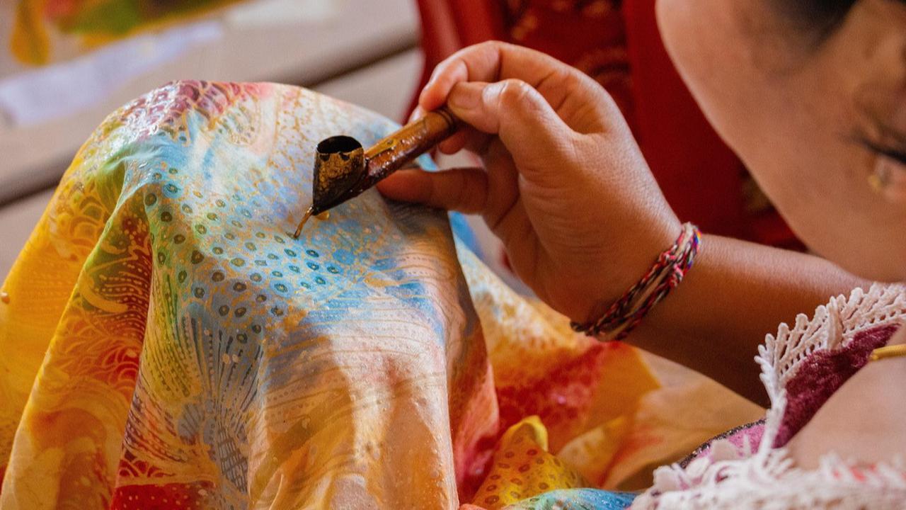 Warna Batik Tetap Awet dan Tidak Luntur dengan Proses Mencuci Menggunakan Cara Ini, Yuk Simak