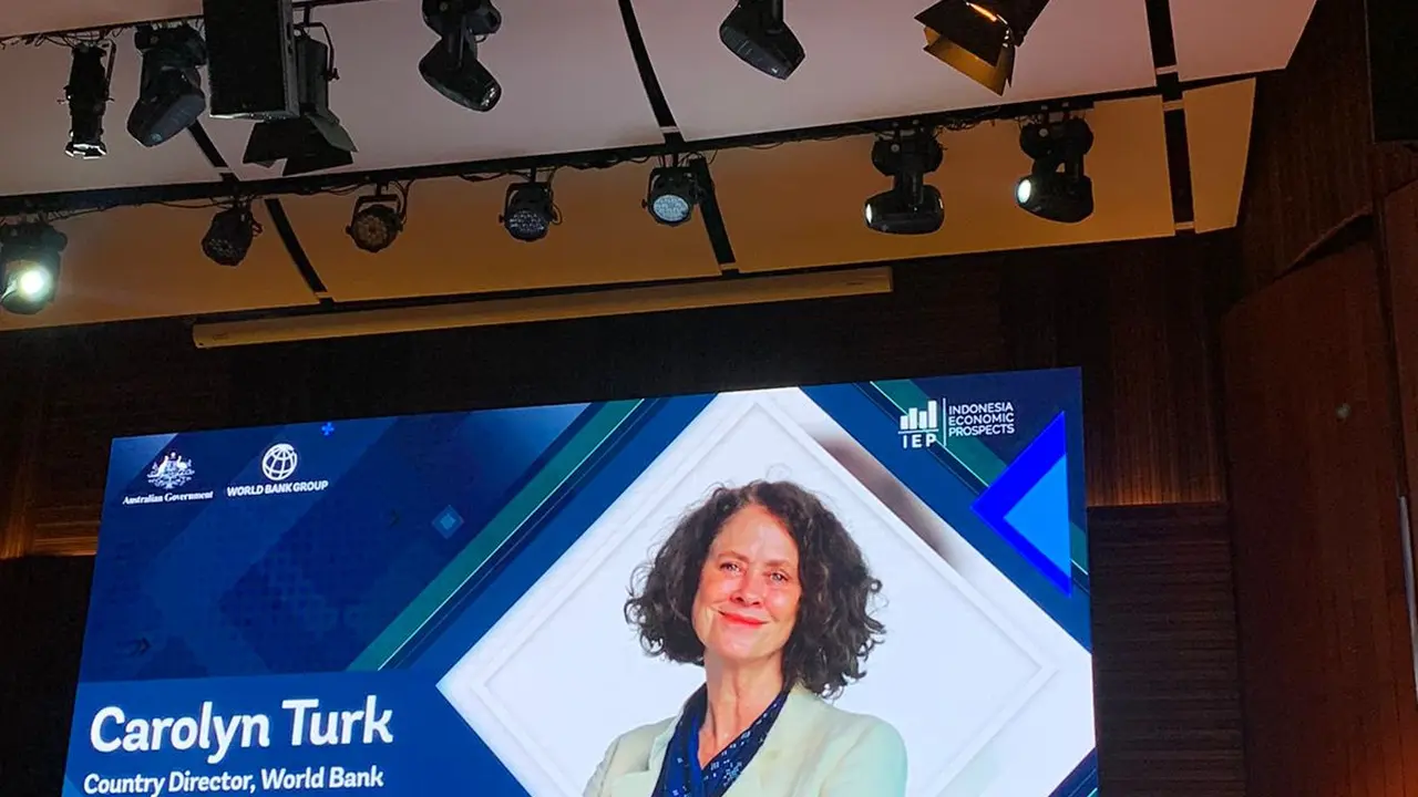 Direktur Bank Dunia untuk Indonesia dan Timor-Leste, Carolyn Turk saat berpidato dalam acara peluncuran laporan Economic Prospects Report Edisi Juni 2024 di Jakarta, Senin (24/5/2026).
