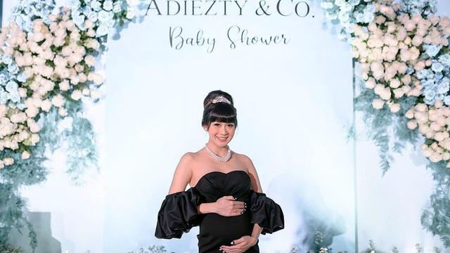 Baby shower Adiezty Fersa. (Foto: Instagram/adieztyfersa)