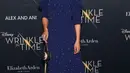 Aktris Tessa Thompson menghadiri premier film "A Wrinkle In Time" di Los Angeles, Senin (26/2). Tessa Thompson memadukan gaun malamnya dengan hairbun effortless serta lipstik hot pink dan cat-eyeliner yang dramatis. (Christopher Polk/GETTY IMAGES/AFP)