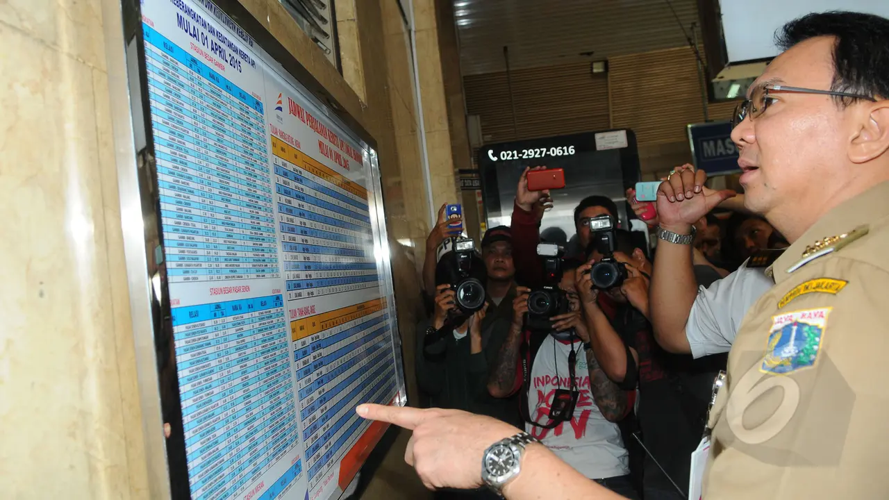Ahok Pantau Kondisi Stasiun Tanah Abang