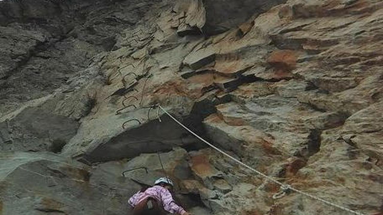 "My first rock climbing at whistler mountain 2.182 m 🧗‍♀️ insanely beautiful up there !" tulisnya. <br>