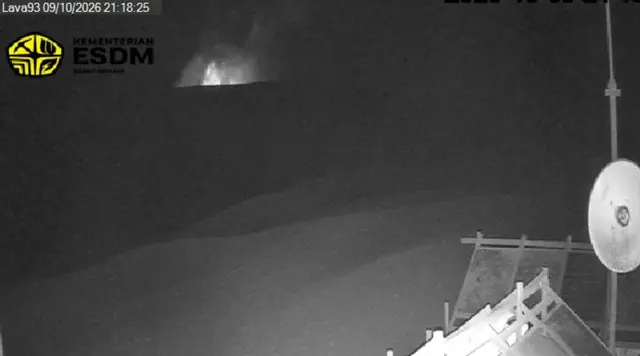 Anak Krakatau Erupsi 13 Kali Dalam 5 Jam, Waspada Bahaya Lontaran Batu Pijar