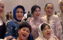 6 Potret Terakhir Titiek Puspa Hadiri Undangan Bukber Presiden SBY, Tampil Ceria saat  Kumpul Bareng Artis Senior