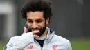 Ekspresi gelandang Liverpool Mohamed Salah saat sesi latihan jelang menghadapi Bayern Munchen dalam leg kedua babak 16 besar Liga Champions di Melwood, Liverpool, Inggris, Selasa (12/3). (Paul ELLIS/AFP)