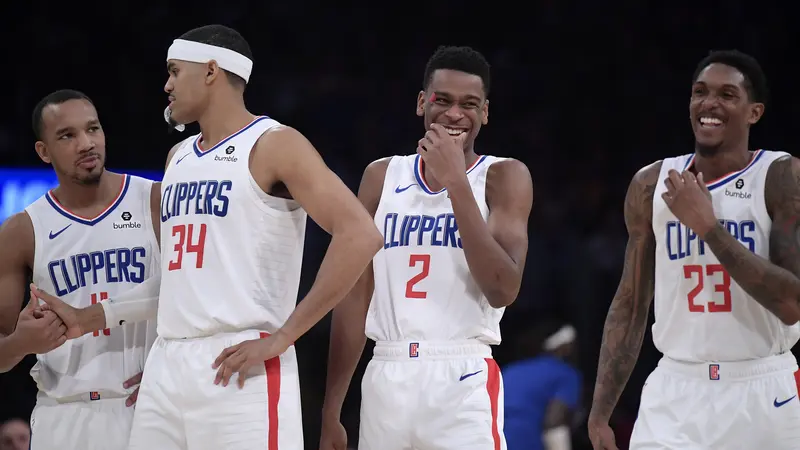 Para pemain Clippers saat mengalahkan Lakers di lanjutan NBA