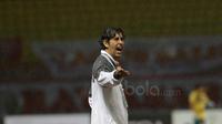 Pelatih Persija Jakarta, Stefano Teco saat melawan Perseru Serui pada laga Liga 1 2017 di Stadion Patriot, Bekasi, Selasa (13/6/2017). (Bola.com/Nicklas Hanoatubun)