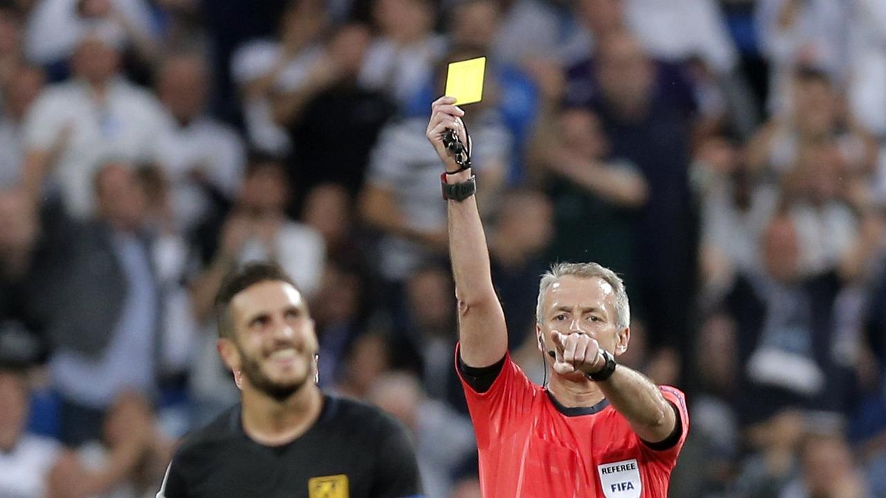 Gelandang Atletico Madrid Koke Resurreccion menerima kartu kuning pada leg pertama semifinal Liga Champions melawan Real Madrid. Atletico kalah 0-3 di Estadio Santiago Bernabeu, Rabu (3/5/2017) dinihari WIB. 