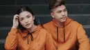 15 tahun bersama, pasangan selebriti ini memang selau berhasil bikin baper pengemarnya. Belasan tahun bersama, cinta mereka seakan tak memudar. Glenn Alinskie dan Chelsea Olivia selalu terlihat mesra. Kali ini mereka tampak kompak dengan mengenakan hoodie berwarna senada. (Liputan6.com/IG/@chelseaoliviaa)